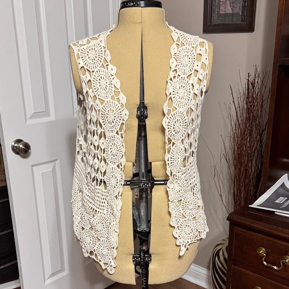 Crochet Lace Vest - Picture 1 of 4